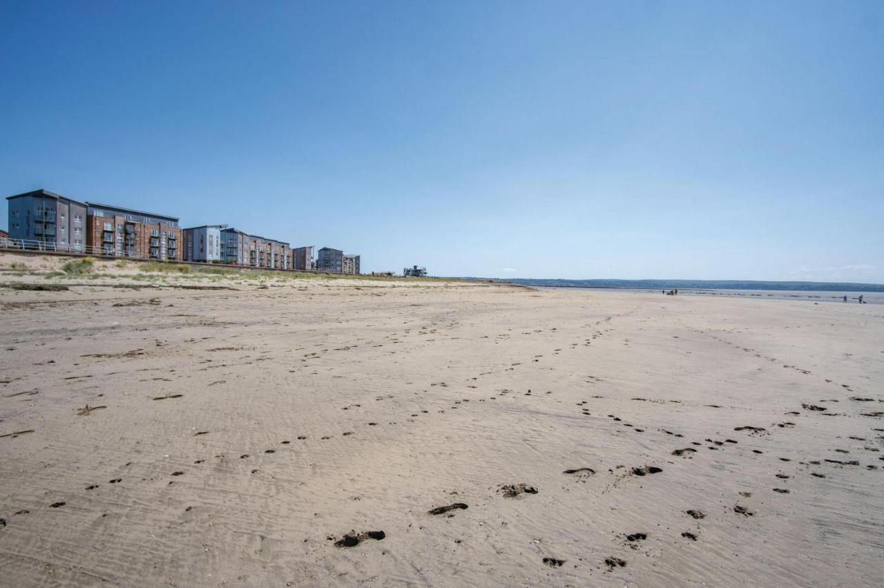 Beach View - 2 Bedroom Apartment - Llanelli Eksteriør billede