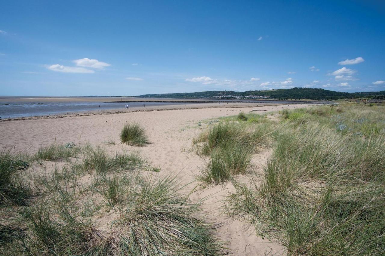 Beach View - 2 Bedroom Apartment - Llanelli Eksteriør billede