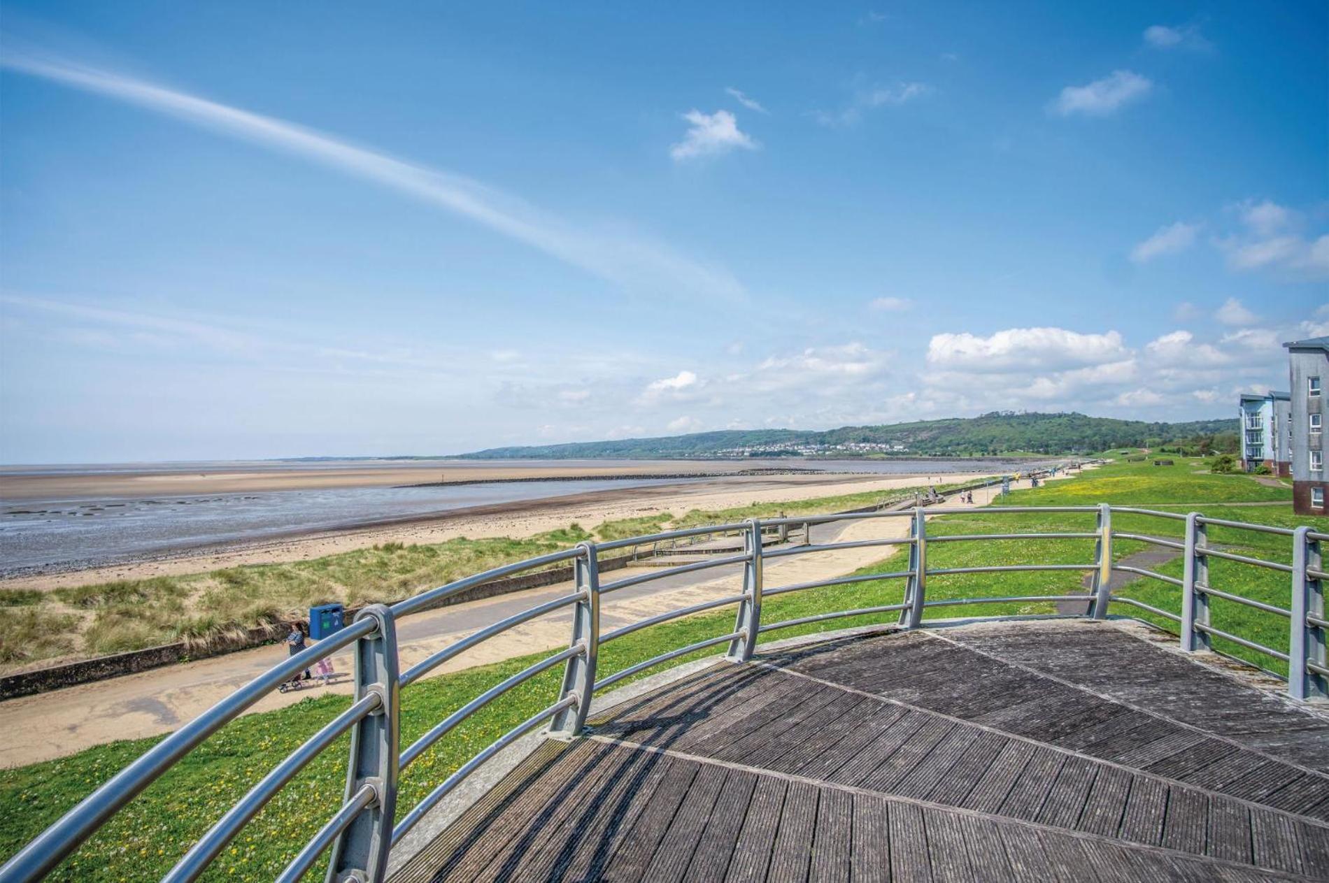 Beach View - 2 Bedroom Apartment - Llanelli Eksteriør billede