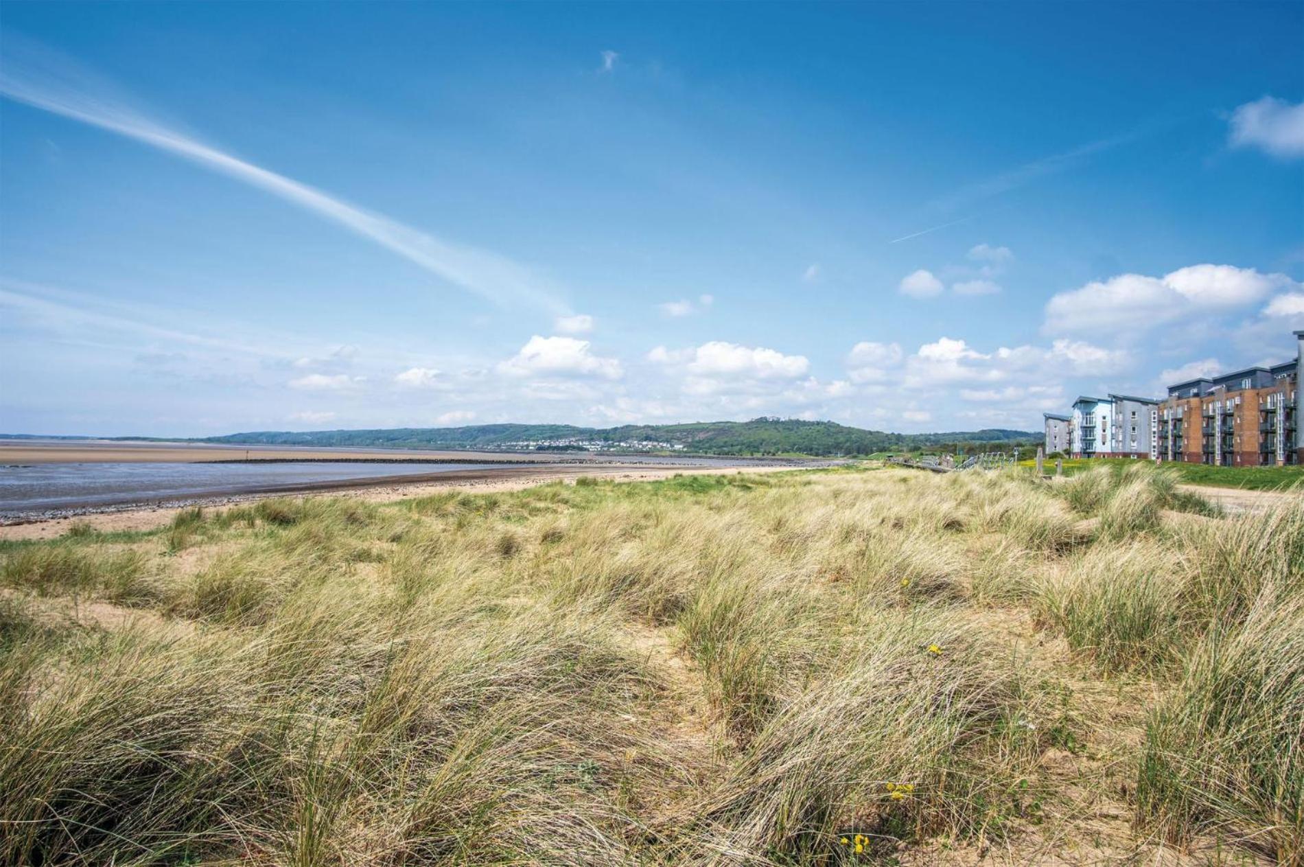 Beach View - 2 Bedroom Apartment - Llanelli Eksteriør billede