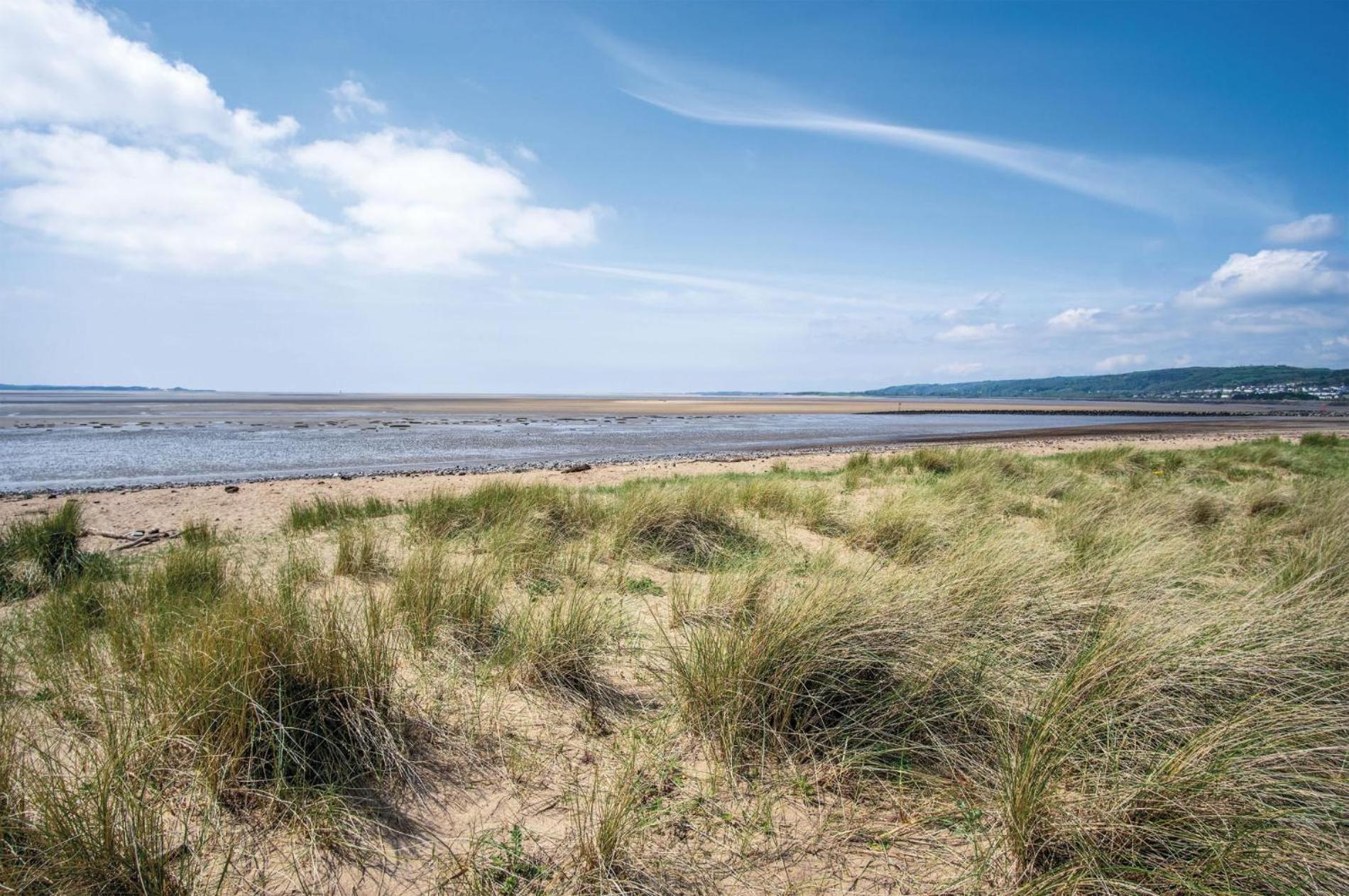 Beach View - 2 Bedroom Apartment - Llanelli Eksteriør billede